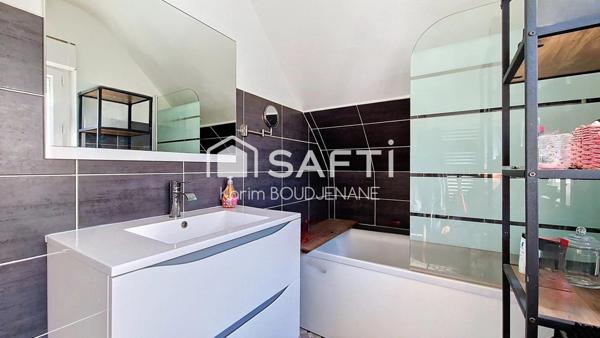 Maison individuelle sur 400 m2 de terrain, 3 chambres...