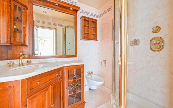 Appartement à vendre    4 pièces • 72,62 m2 Paris 19