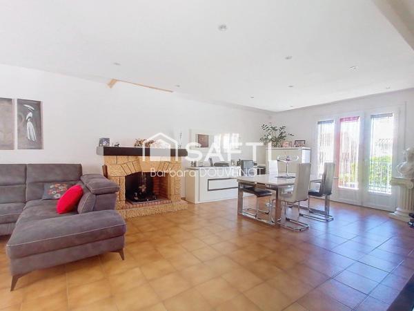 Maison de 125 m² sur un joli terrain avec piscine et terrasses - 3 chambres - Garage