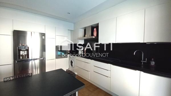 Maison de 125 m² sur un joli terrain avec piscine et terrasses - 3 chambres - Garage