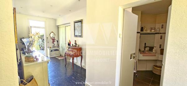 CHAMPNIERS - MAISON ATYPIQUE DE 265 m² AVEC GARAGE, PISCINE ET TERRAIN CLOS DE 14 077 m²
