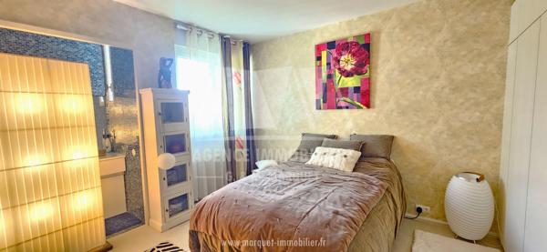 CHAMPNIERS - MAISON ATYPIQUE DE 265 m² AVEC GARAGE, PISCINE ET TERRAIN CLOS DE 14 077 m²