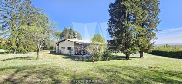 CHAMPNIERS - MAISON ATYPIQUE DE 265 m² AVEC GARAGE, PISCINE ET TERRAIN CLOS DE 14 077 m²