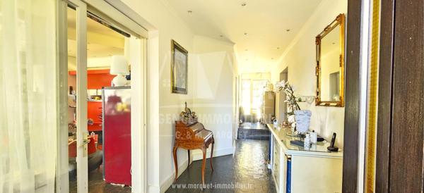 CHAMPNIERS - MAISON ATYPIQUE DE 265 m² AVEC GARAGE, PISCINE ET TERRAIN CLOS DE 14 077 m²