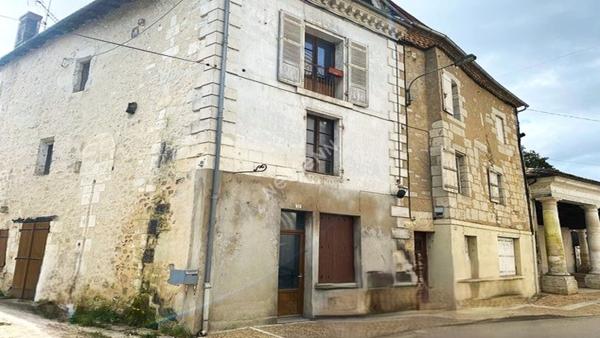 Habitation avec logements et local a Lisle proche tous commerces