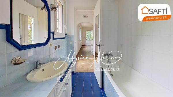 MAISON INDÉPENDANTE  PLAIN PIED DE  6 PIÈCES - CENTRE DE 83370 SAINT AYGULF