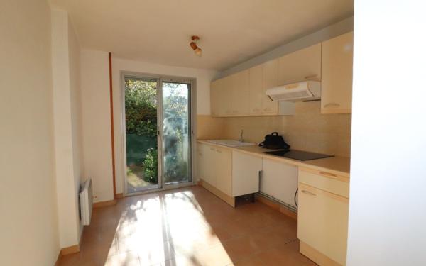 Appartement à louer    2 pièces • 47,50 m2 Roquevaire