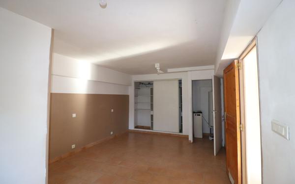 Appartement à louer    2 pièces • 47,50 m2 Roquevaire