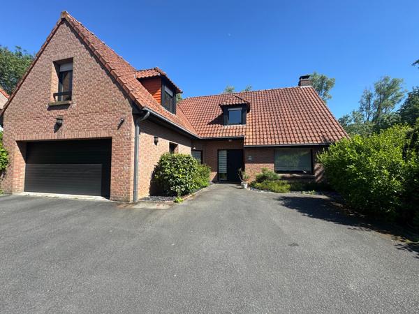 Maison individuelle en semi plain pied 200 m² habitables – Wasquehal – Terrain arboré 850 m² WASQUEHAL
