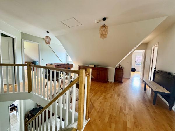 Maison individuelle en semi plain pied 200 m² habitables – Wasquehal – Terrain arboré 850 m² WASQUEHAL