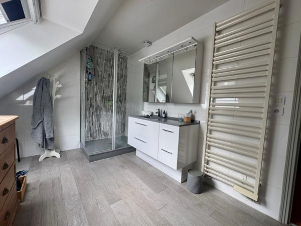 Maison individuelle en semi plain pied 200 m² habitables – Wasquehal – Terrain arboré 850 m² WASQUEHAL