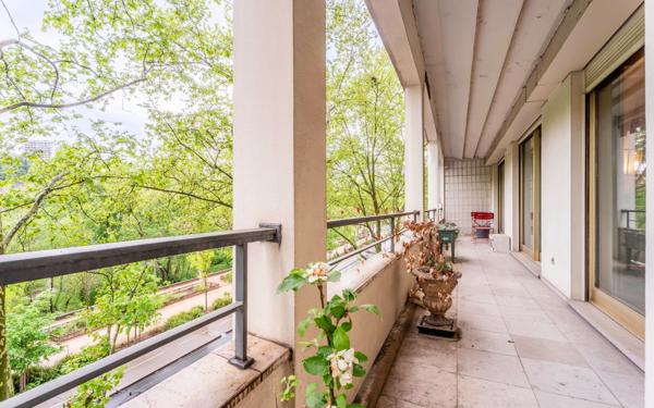 Appartement à vendre    4 pièces • 136,11 m2 Lyon 6