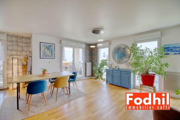 Écoquartier- Appartement 5 pièces- 3 ch avec terrasse, 2 parkings et une cave.