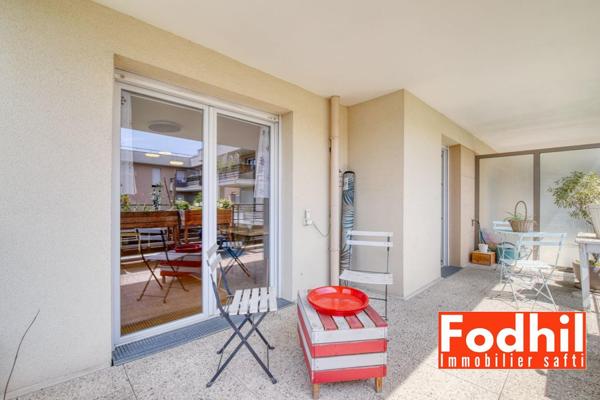 Écoquartier- Appartement 5 pièces- 3 ch avec terrasse, 2 parkings et une cave.