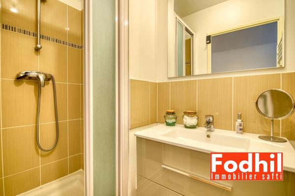 Écoquartier- Appartement 5 pièces- 3 ch avec terrasse, 2 parkings et une cave.