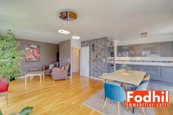 Écoquartier- Appartement 5 pièces- 3 ch avec terrasse, 2 parkings et une cave.