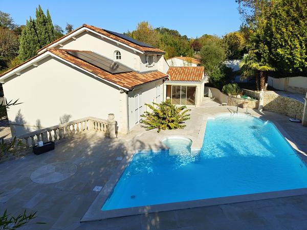Maison traditionnelle de 147m2 habitables avec son sous sol complet sur parcelle de 1051m2 avec piscine , Maison traditionnelle de 147m2 habitables avec son sous sol complet sur parcelle de 1051m2 avec piscine ,