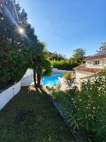 Maison traditionnelle de 147m2 habitables avec son sous sol complet sur parcelle de 1051m2 avec piscine , Maison traditionnelle de 147m2 habitables avec son sous sol complet sur parcelle de 1051m2 avec piscine ,