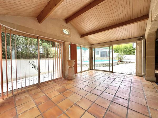 Maison traditionnelle de 147m2 habitables avec son sous sol complet sur parcelle de 1051m2 avec piscine , Maison traditionnelle de 147m2 habitables avec son sous sol complet sur parcelle de 1051m2 avec piscine ,