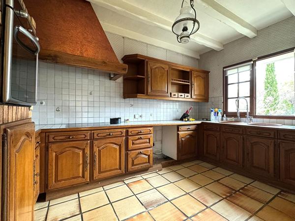Maison traditionnelle de 147m2 habitables avec son sous sol complet sur parcelle de 1051m2 avec piscine , Maison traditionnelle de 147m2 habitables avec son sous sol complet sur parcelle de 1051m2 avec piscine ,