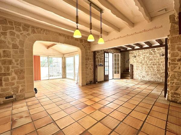 Maison traditionnelle de 147m2 habitables avec son sous sol complet sur parcelle de 1051m2 avec piscine , Maison traditionnelle de 147m2 habitables avec son sous sol complet sur parcelle de 1051m2 avec piscine ,