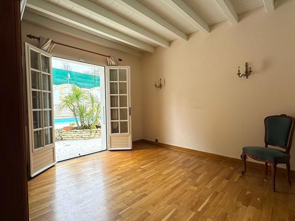 Maison traditionnelle de 147m2 habitables avec son sous sol complet sur parcelle de 1051m2 avec piscine , Maison traditionnelle de 147m2 habitables avec son sous sol complet sur parcelle de 1051m2 avec piscine ,