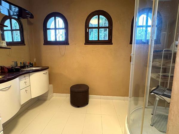 Maison traditionnelle de 147m2 habitables avec son sous sol complet sur parcelle de 1051m2 avec piscine , Maison traditionnelle de 147m2 habitables avec son sous sol complet sur parcelle de 1051m2 avec piscine ,