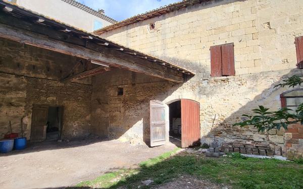 Maison à vendre    2 pièces •  Vauvert