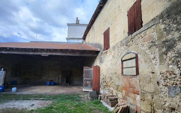 Maison à vendre    2 pièces •  Vauvert