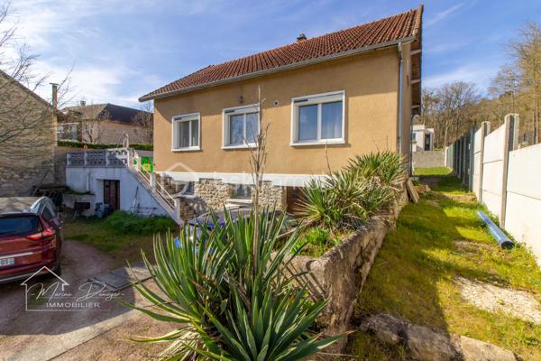 Sur la Commune de Cerny, proche centre ville de La Ferte-Alais, venez découvrir cette charmante maison rénovée intérieurement de 105m2 habitable et de 120m2 au sol, sur un terrain de 524m2 et son sous-sol total.

Cette maison comprend au rez de chaussée une entrée type loggia, une cuisine spacieuse et moderne, aménagée et équipée, une séjour lumineux donnant accès a une terrasse bien exposée. 
Dans l’espace nuit vous trouverez une salle d’eau, un toilette séparé ainsi que deux chambres.

À l’étage vous trouverez sur le palier un espace bureau et deux grandes chambres.

Au sous-sol vous trouverez un espace rangement, un atelier, une partie garage et une cave.

Les ++ Volets roulants électrique, double vitrage.

Profitez également de son emplacement stratégique à proximité de commerces, écoles, et transports en commun, facilitant tous vos déplacements quotidiens.
