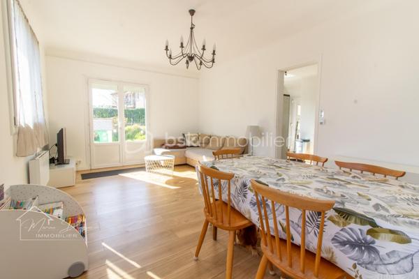 Sur la Commune de Cerny, proche centre ville de La Ferte-Alais, venez découvrir cette charmante maison rénovée intérieurement de 105m2 habitable et de 120m2 au sol, sur un terrain de 524m2 et son sous-sol total.

Cette maison comprend au rez de chaussée une entrée type loggia, une cuisine spacieuse et moderne, aménagée et équipée, une séjour lumineux donnant accès a une terrasse bien exposée. 
Dans l’espace nuit vous trouverez une salle d’eau, un toilette séparé ainsi que deux chambres.

À l’étage vous trouverez sur le palier un espace bureau et deux grandes chambres.

Au sous-sol vous trouverez un espace rangement, un atelier, une partie garage et une cave.

Les ++ Volets roulants électrique, double vitrage.

Profitez également de son emplacement stratégique à proximité de commerces, écoles, et transports en commun, facilitant tous vos déplacements quotidiens.