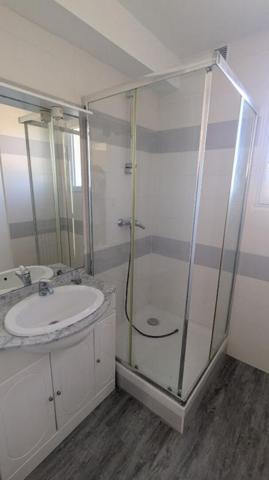 Appartement F5 avec cave et garage, repeint à neuf
