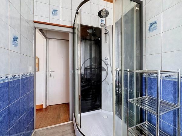 Location                                                      Appartement
                        
                     2 pièces                      27 m2                     à Saint-Quentin