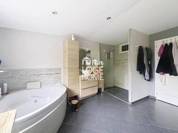 Maison de ville – 170 m² – 5 chambres – jardin sans vis-à-vis – garage traversant + cave à vendre