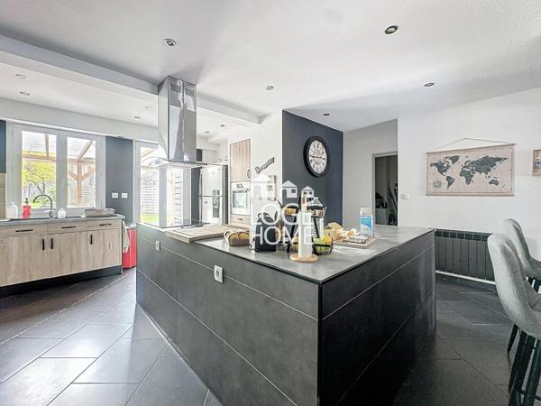Maison de ville – 170 m² – 5 chambres – jardin sans vis-à-vis – garage traversant + cave à vendre