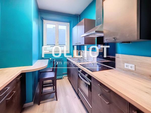 A LOUER - CENTRE VILLE - BEAU T3 DE 86.10 m2 TRES LUMINEUX SITUÉ AU 2EME ETAGE
