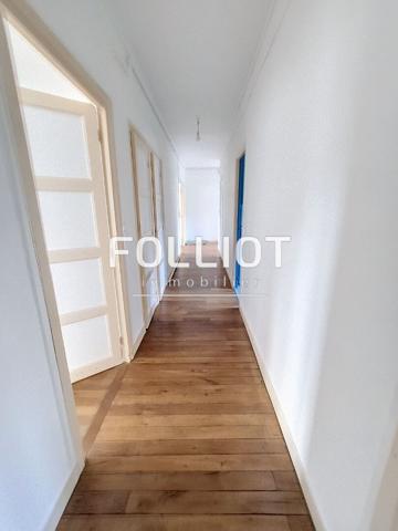 A LOUER - CENTRE VILLE - BEAU T3 DE 86.10 m2 TRES LUMINEUX SITUÉ AU 2EME ETAGE