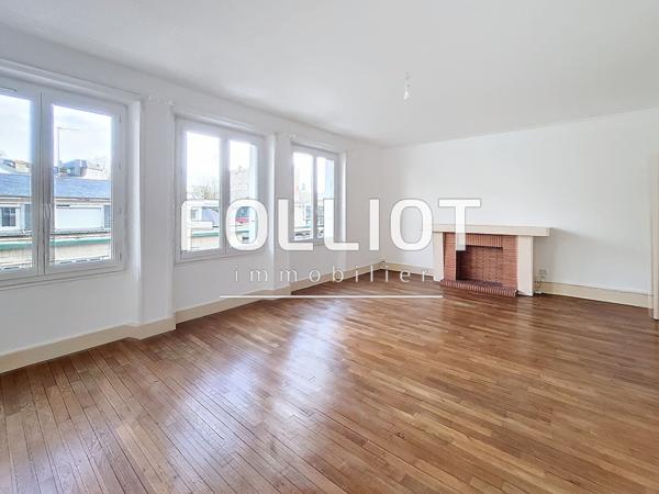 A LOUER - CENTRE VILLE - BEAU T3 DE 86.10 m2 TRES LUMINEUX SITUÉ AU 2EME ETAGE