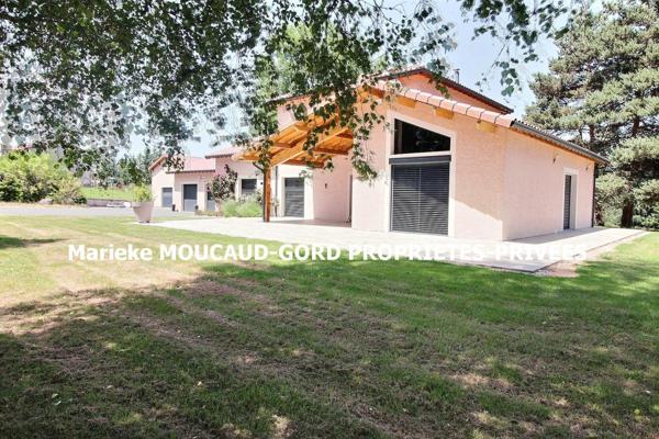 Craponne-sur-Arzon (43500) Très belle maison de 195 m² 5 chambres 3 garages sur 9700m² terrain