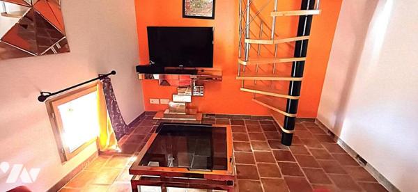 Maison de village authentique en pierres avec cour intérieure et terrasse