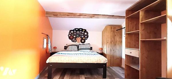 Maison de village authentique en pierres avec cour intérieure et terrasse