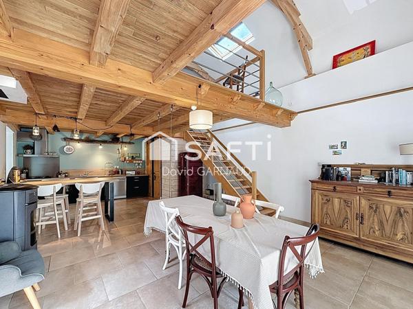 Ensemble de deux maisons dans un hameau de campagne