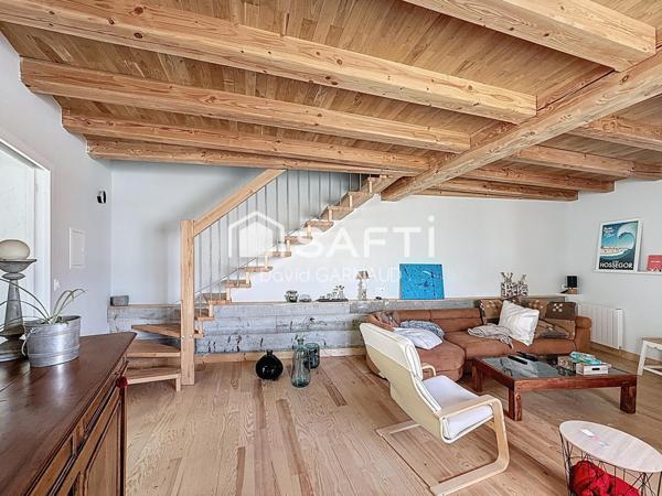 Ensemble de deux maisons dans un hameau de campagne