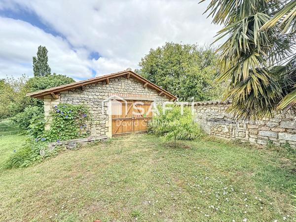 Ensemble de deux maisons dans un hameau de campagne