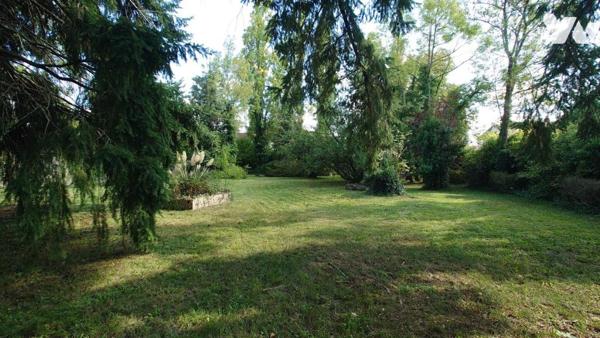 BIEN UNIQUE QUAI TCHEKOFF ! TRES BELLE MAISON BOURGEOISE AVEC DEPENDANCE ET PARC CLOS DE MURS !