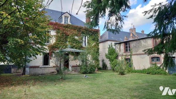 BIEN UNIQUE QUAI TCHEKOFF ! TRES BELLE MAISON BOURGEOISE AVEC DEPENDANCE ET PARC CLOS DE MURS !