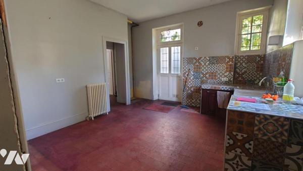 BIEN UNIQUE QUAI TCHEKOFF ! TRES BELLE MAISON BOURGEOISE AVEC DEPENDANCE ET PARC CLOS DE MURS !