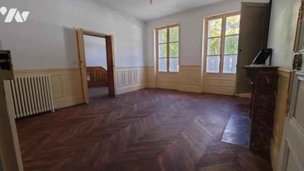 BIEN UNIQUE QUAI TCHEKOFF ! TRES BELLE MAISON BOURGEOISE AVEC DEPENDANCE ET PARC CLOS DE MURS !