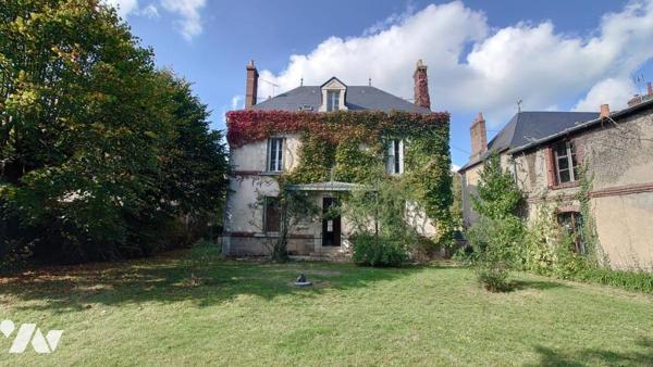 BIEN UNIQUE QUAI TCHEKOFF ! TRES BELLE MAISON BOURGEOISE AVEC DEPENDANCE ET PARC CLOS DE MURS !