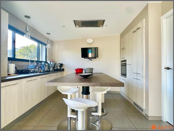 RARE : Maison contemporaine avec piscine et garage